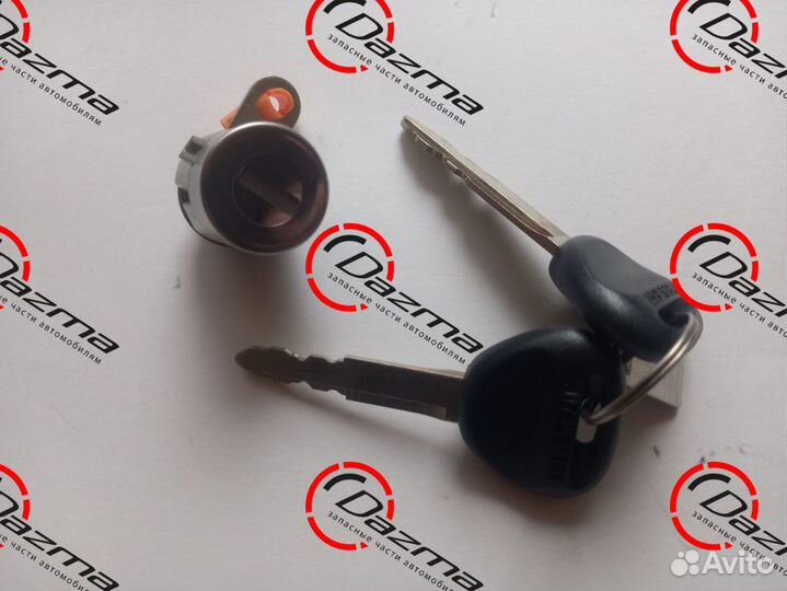 Mitsubishi MK702670 Личинка замка двери Fuso Cante