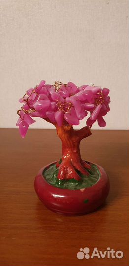 Искусственная сакура с камнями