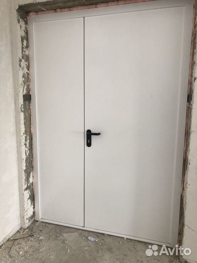 Противопожарные двери с доводчиком