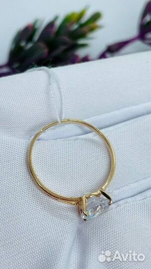 Золотое кольцо с камнем 17р