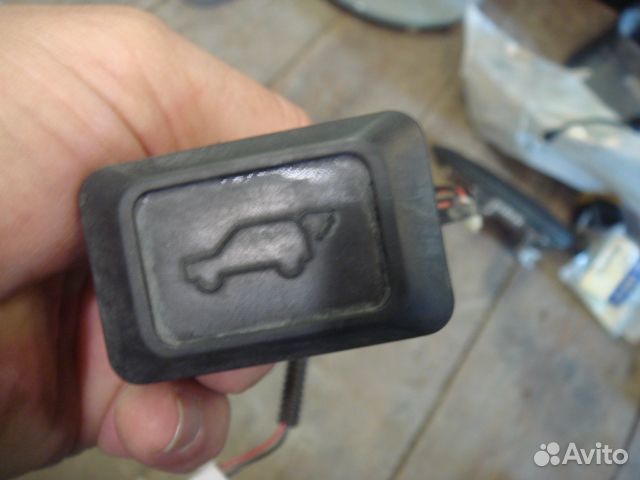 Лексус рх Кнопка открывания багажника RX 03-09
