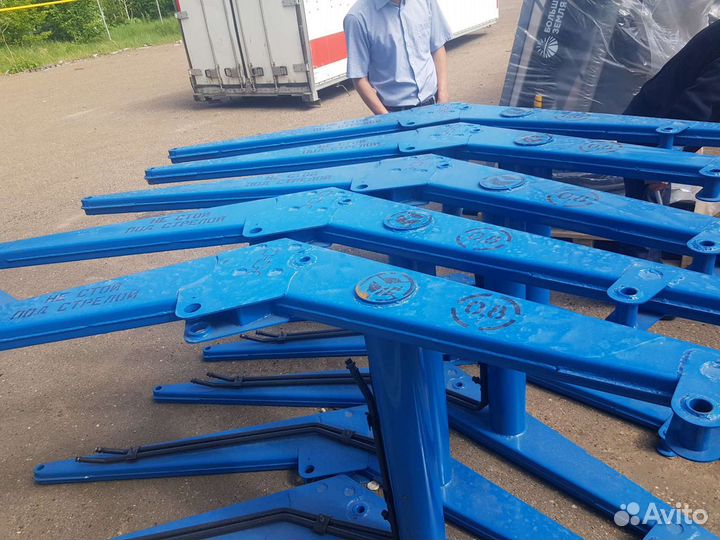 Кун Фронтальный погрузчик пку 0.8 для трактора