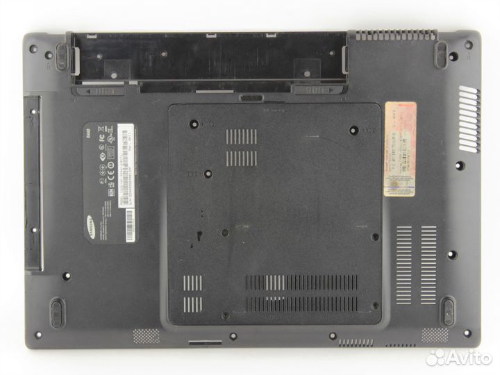 Нижняя крышка корпуса (