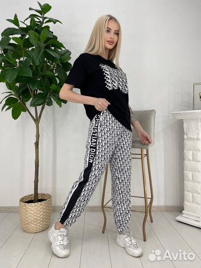 Костюм женский брендовый