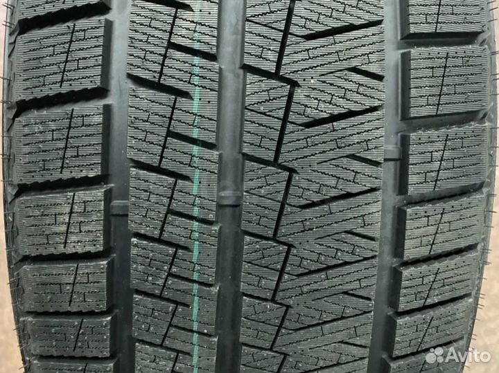 Habilead SnowShoes AW33 305/40 R20 112H