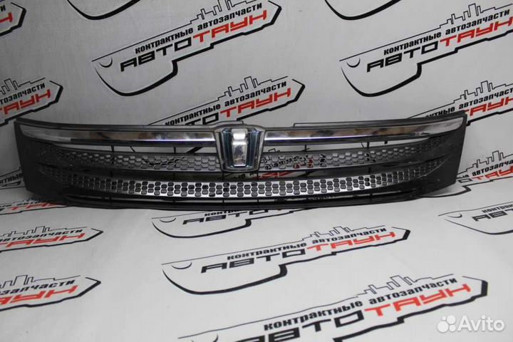 Решетка радиатора toyota isis ANM10G ANM10W ANM15G