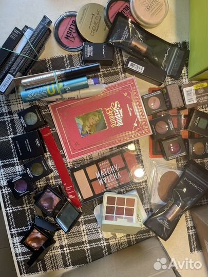 Косметика люксовая тени, тушь, для бровей