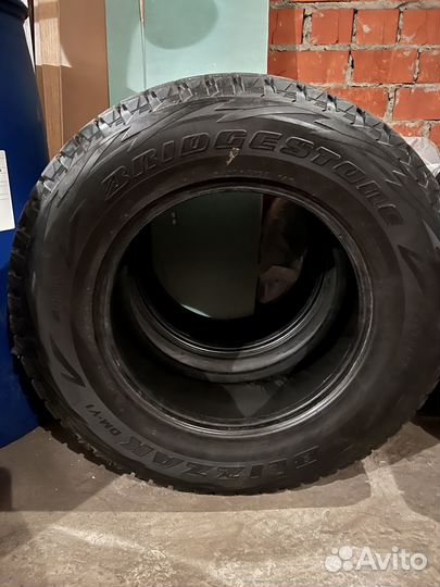Bridgestone Blizzak DM-V1 275/65 R17 115