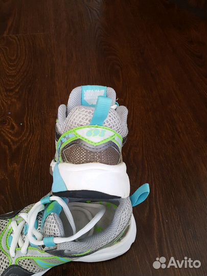 Кроссовки на девочку