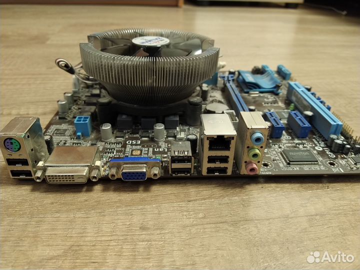 Материнская плата с процессором и памятью