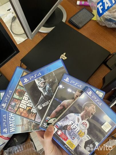 Sony PS4 pro 1tb (+ к пс идет 5 игр и джостик)