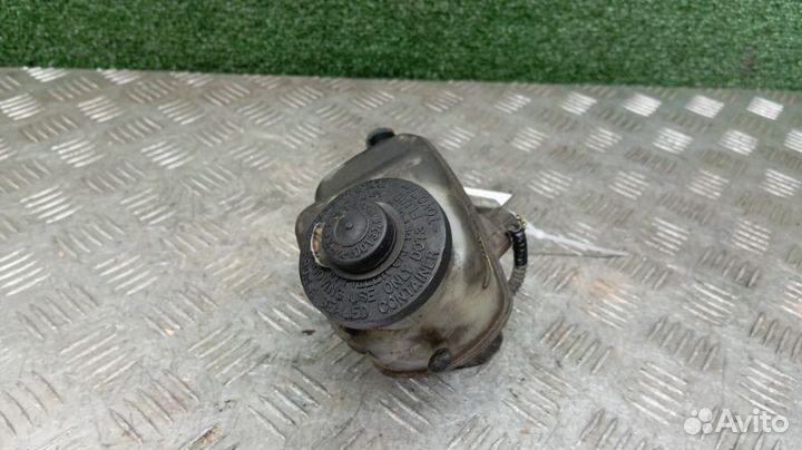 Главный тормозной цилиндр Toyota Rav4