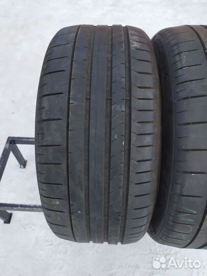 Pirelli P Zero PZ4 245/35 R19 93Y