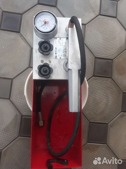 Опрессовочный насос