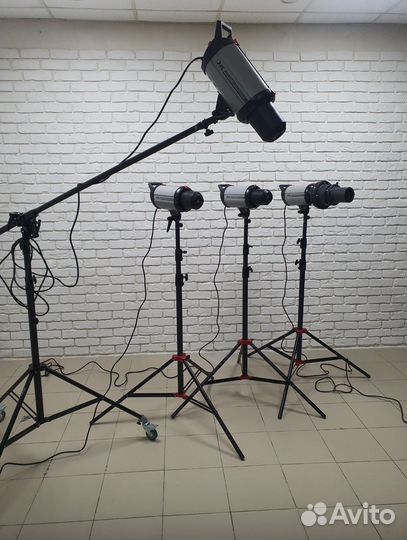 Вспышка Falcon Eyes Phantom II 600 BW студийная