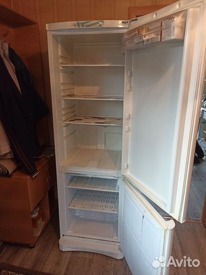 Холодильник indesit