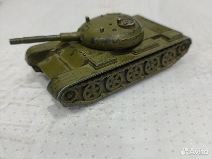 Игрушка танк СССР