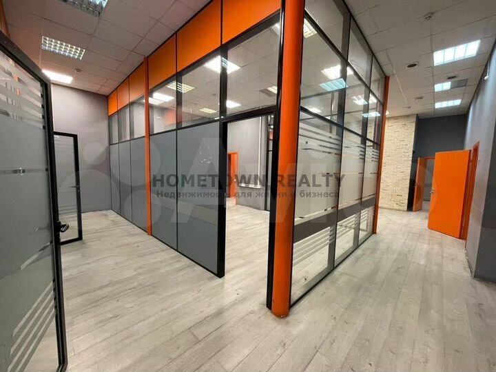 Торговое/Офис на 1 этаже - 299.6 м²