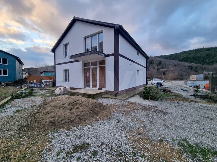 Дом 180 м² на участке 7 сот.