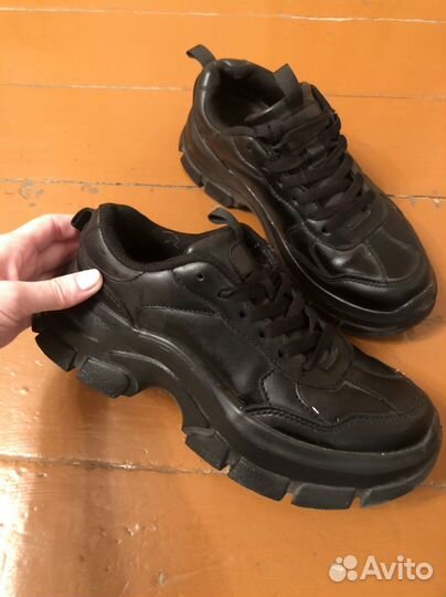 Кроссовки женские