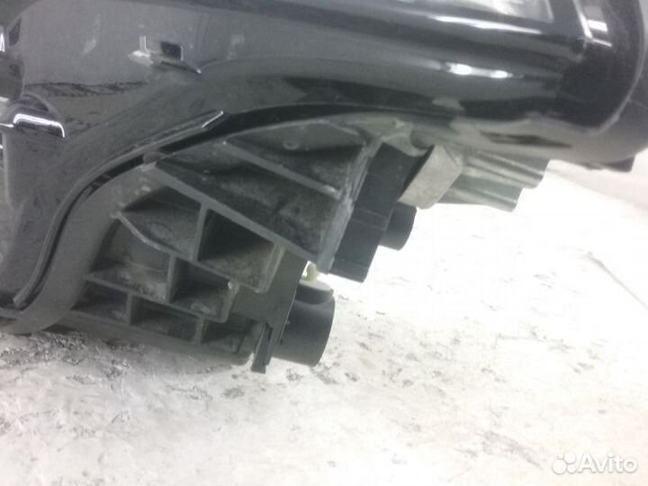 Фара левая Volvo XC90 2 LED