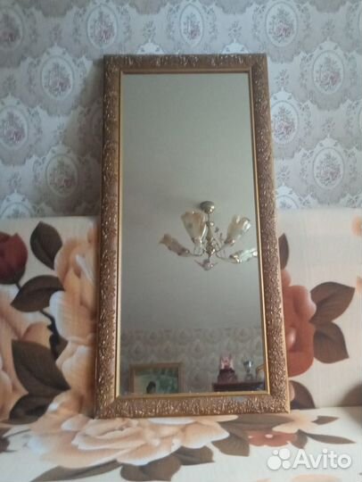 Зеркало в резной раме