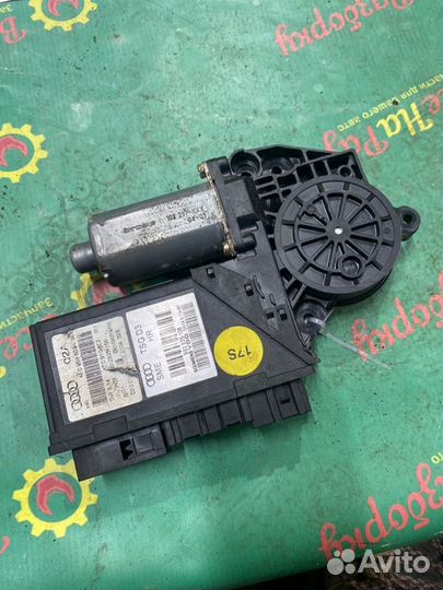 Моторчик стеклоподъемника передний правый Audi A8