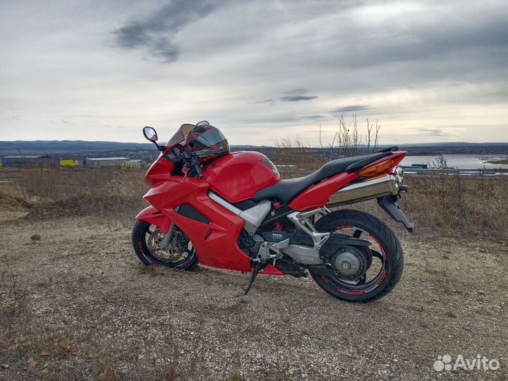 Продам Honda VFR800F