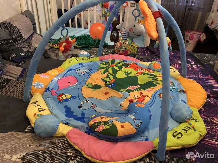 Развивающий коврик с дугами