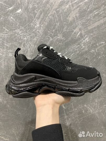 Balenciaga Triple S Black - женские кроссовки