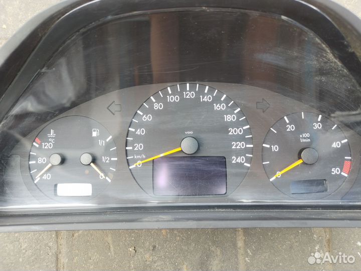 Щиток приборов мерседес w210 2001г/Mercedes w210