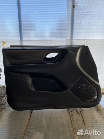 Обшивка дверей передняя левая escape