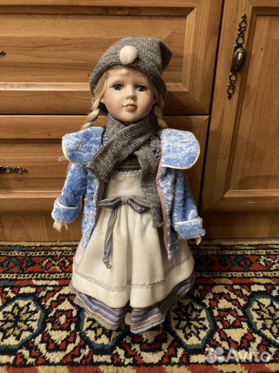 Фарфоровая кукла