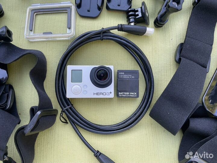 Камера GoPro Hero 3+, 2 акк. + аксессуары к ней