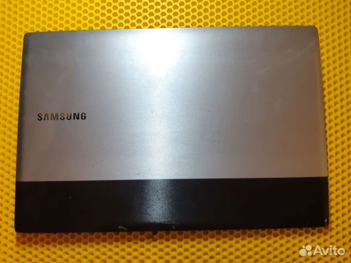 Samsung rv511 Крышка матрицы