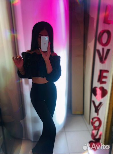 Блузка с открытыми плечами, укороченная