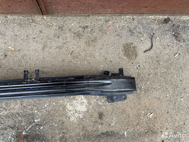 Усилитель переднего бампера Volkswagen Jetta 5