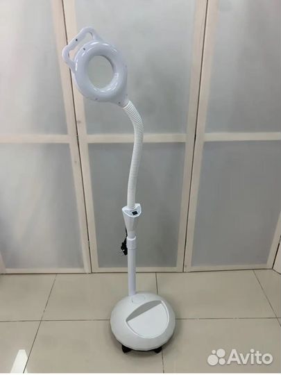 Косметологическая лампа лупа