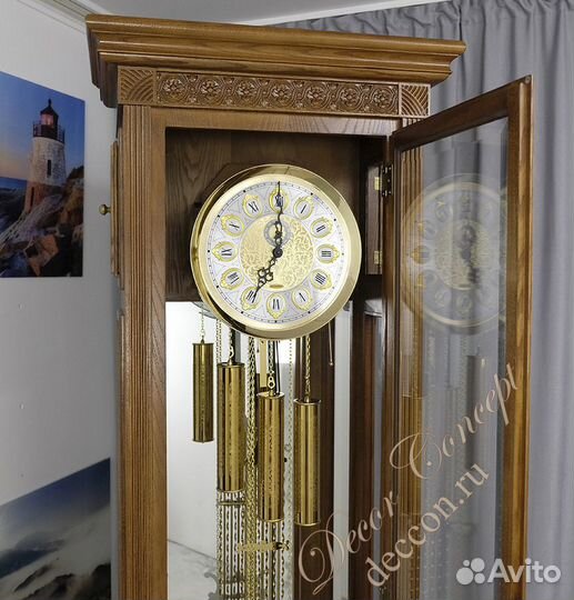 Механические напольные часы с маятником
