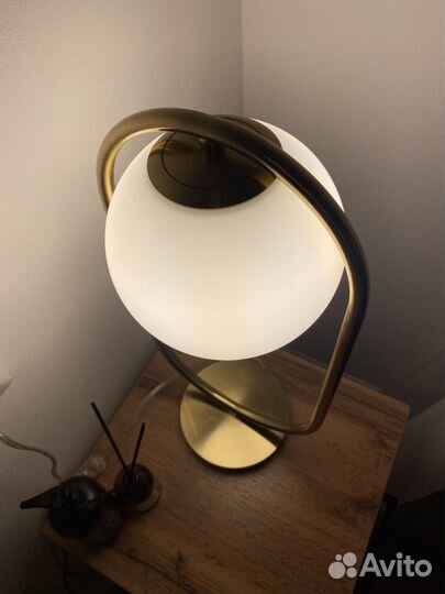 Лампа настольная прикроватная