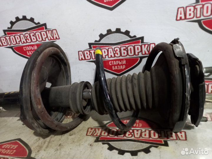 Стойка передняя левая Toyota Rav4 SXA10 3SFE