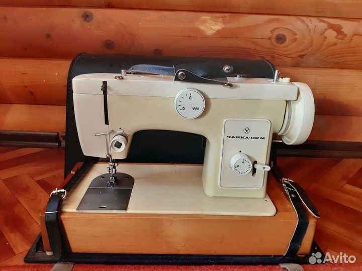 Электрическая швейная машинка