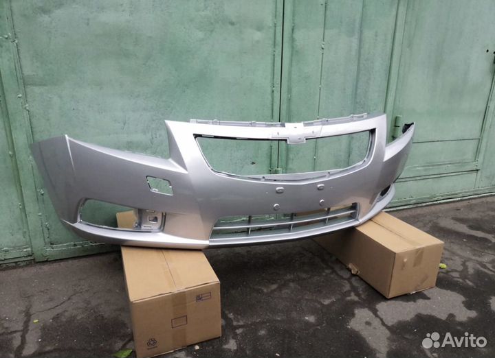 Бампер передний Chevrolet Cruze 2009 серебро
