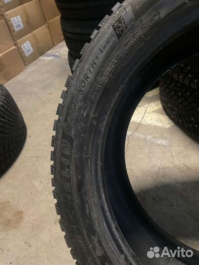 Michelin X-Ice North 4 275/45 R22