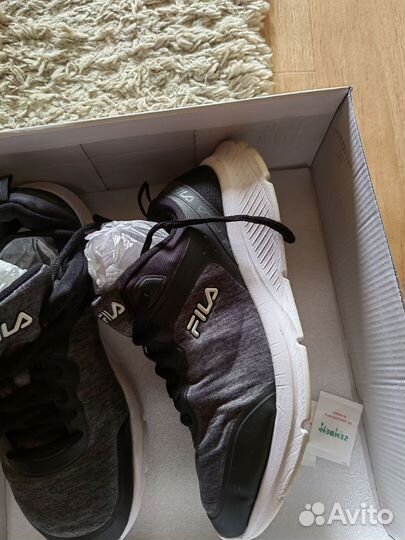 Женские кроссовки Fila