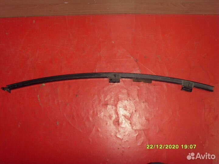 Направляющая стекла двери Nissan Skyline 11 (V35)