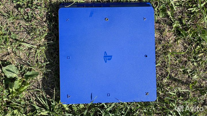 PlayStation 4 slim blue limited edition