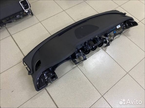 Торпедо с подушкой Киа Стингер