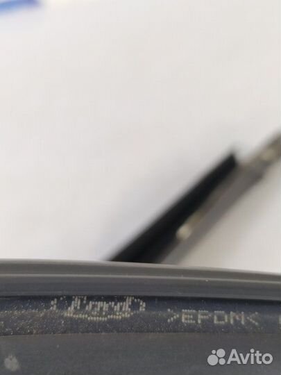 Уплотнительная резинка стекла двери задняя правая