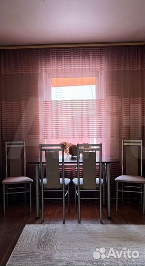 Кухонный стол и стулья